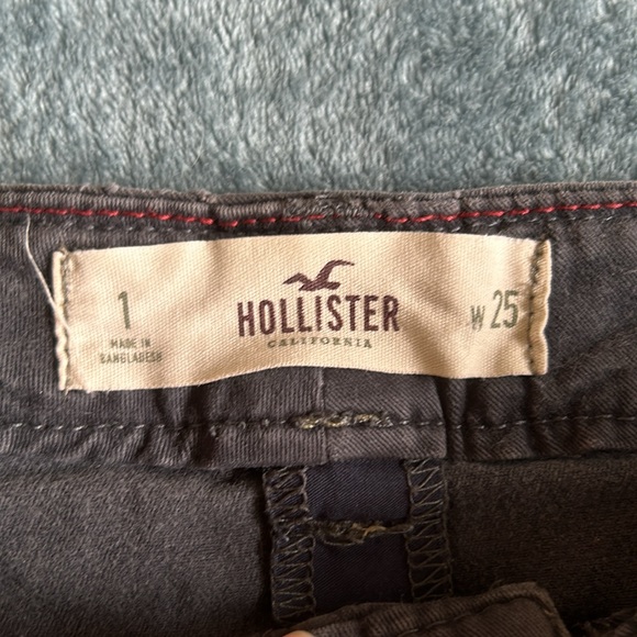 Holister cargo booty shorts - Picture 2 of 3